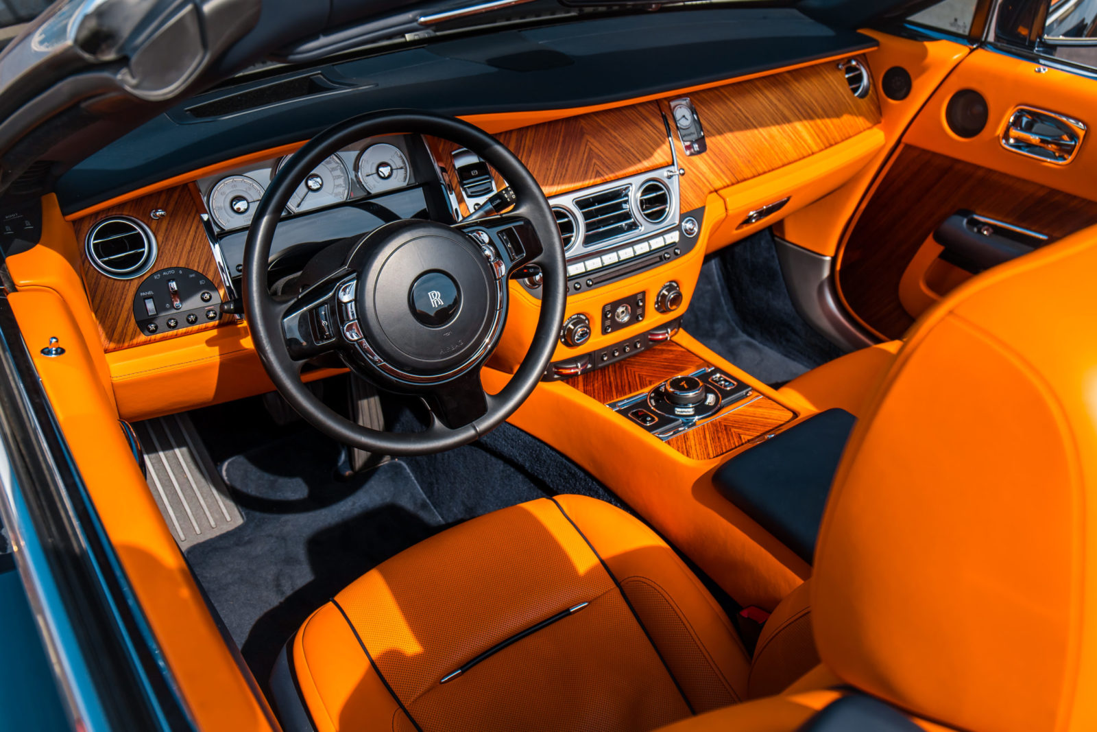 Rolls Royce Dawn - orange interior